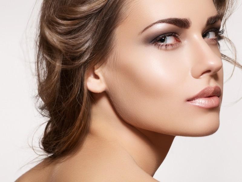 Woman with strobing highlighting