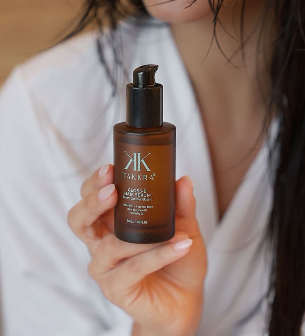 Holding the Gloss-E Hair Serum